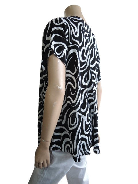 Crinkle Rayon Black & White Top (fits up to size 18)