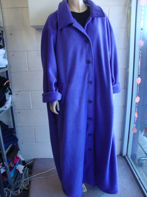 PLUS SIZE DRESSING GOWN