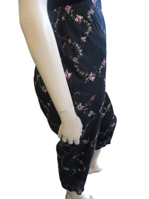 Party Girl Cotton Embroidered 3/4 Pants