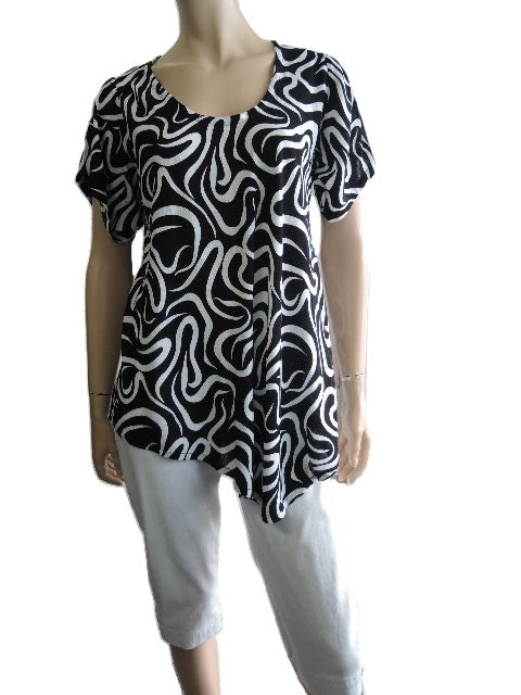 Crinkle Rayon Black & White Top (fits up to size 18)